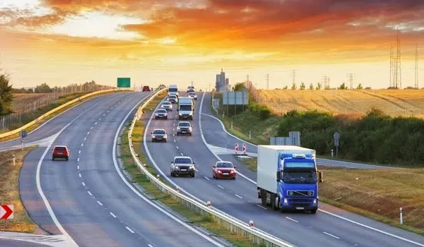 Arterial road corridor linking Kismatpur to the Outer Ring Road and the Financial District